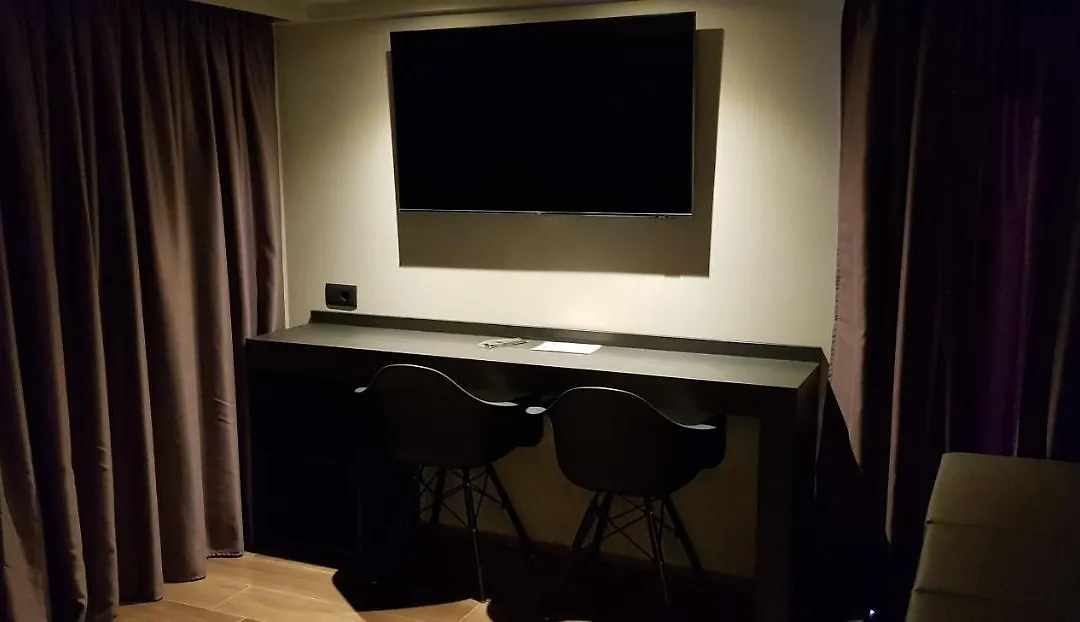 Leoni Hotel&Private Spa-1